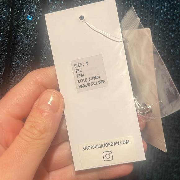 SEQUIN MOCK NECK SHEATH DRESS
Julia Jordan
SKU: JJ39804 - Picture 7 of 7